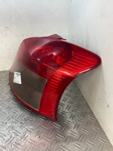 Feu arriere principal droit (feux) TOYOTA YARIS 2 PHASE 2 – XXXX