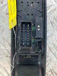 Interrupteur de leve vitre avant gauche CITROEN DS3 PHASE 1 – 96652234XT