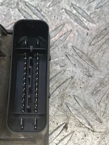 Bloc ABS (freins anti-blocage) OPEL ASTRA H TWINTOP CABRIOLET – 13213610