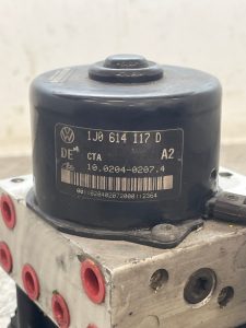 Bloc ABS (freins anti-blocage) VOLKSWAGEN GOLF 4 – 1JO614117D