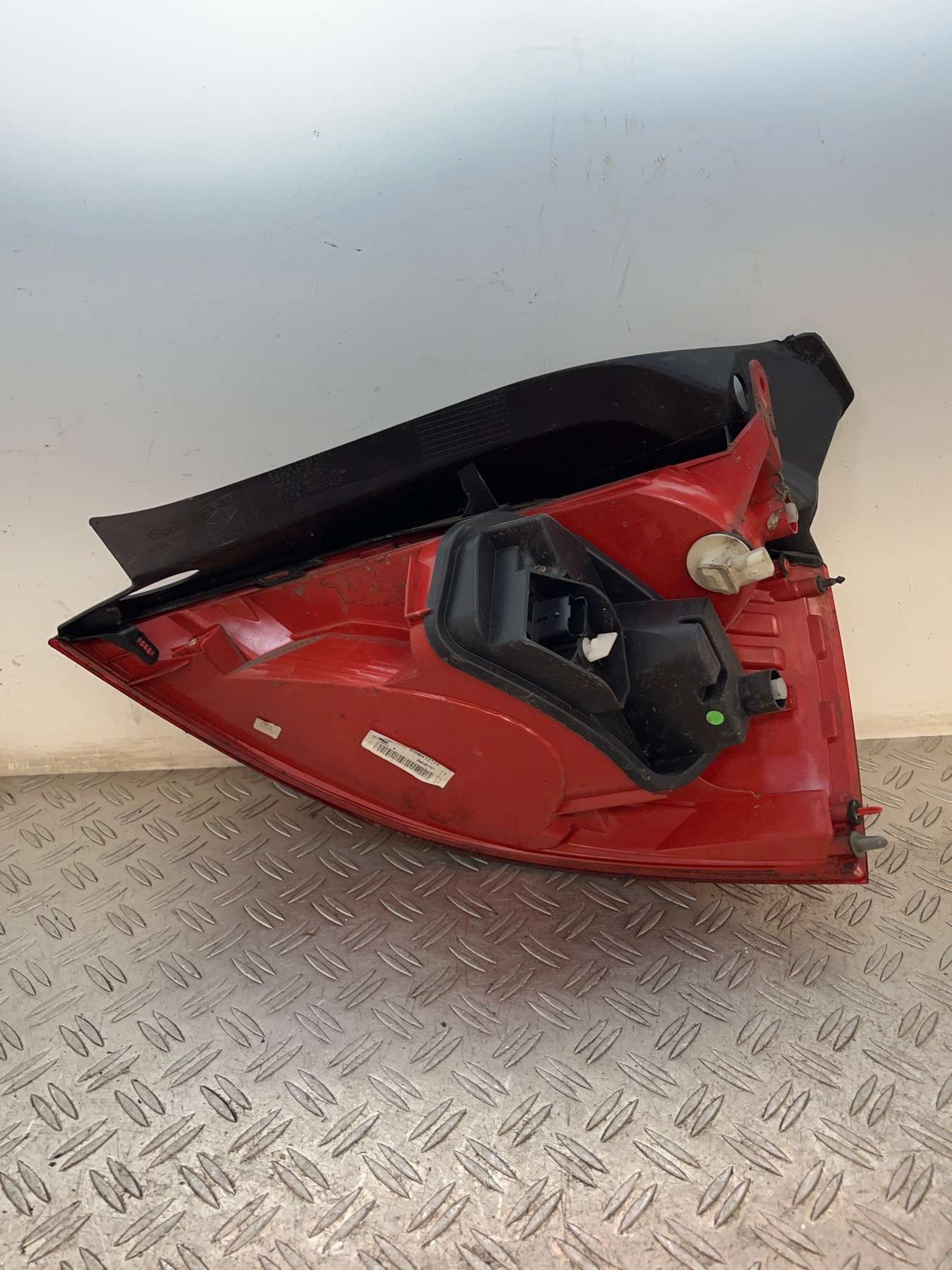 FEU ARRIERE PRINCIPAL GAUCHE RENAULT MEGANE 2 – 8200413214