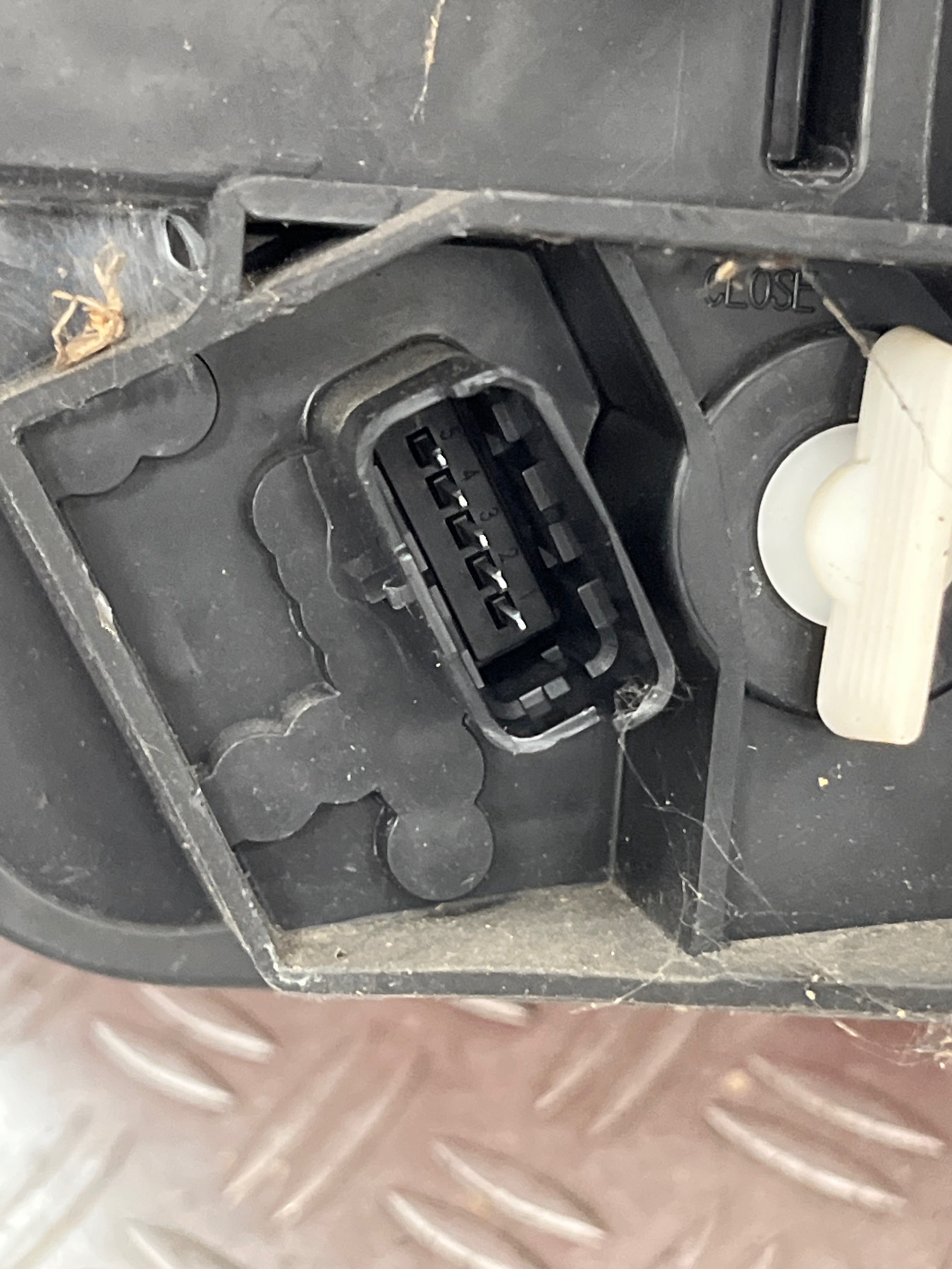 FEU ARRIERE PRINCIPAL GAUCHE RENAULT MEGANE 2 – 8200413214