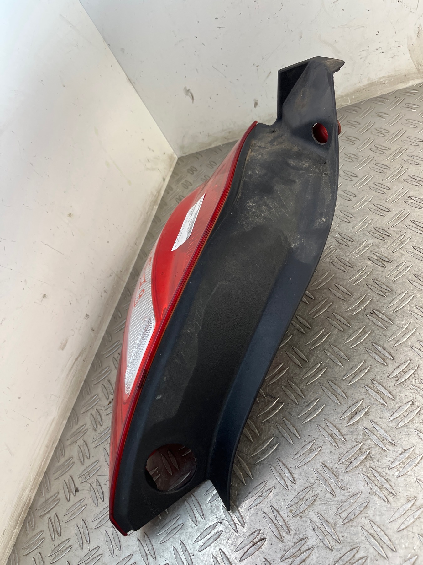 FEU ARRIERE PRINCIPAL GAUCHE RENAULT MEGANE 2 – 8200413214