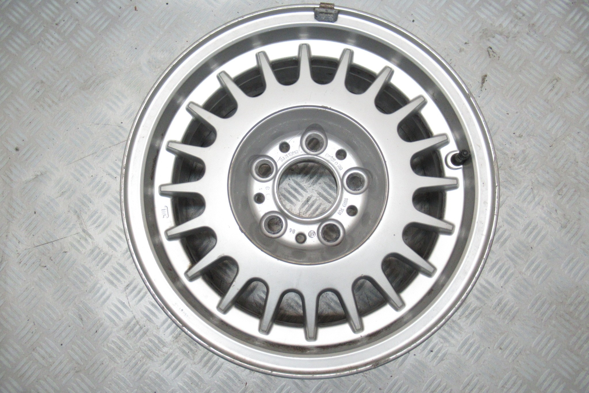 Jante alu 5 trous 15 pouces BMW Serie 3 E20 2