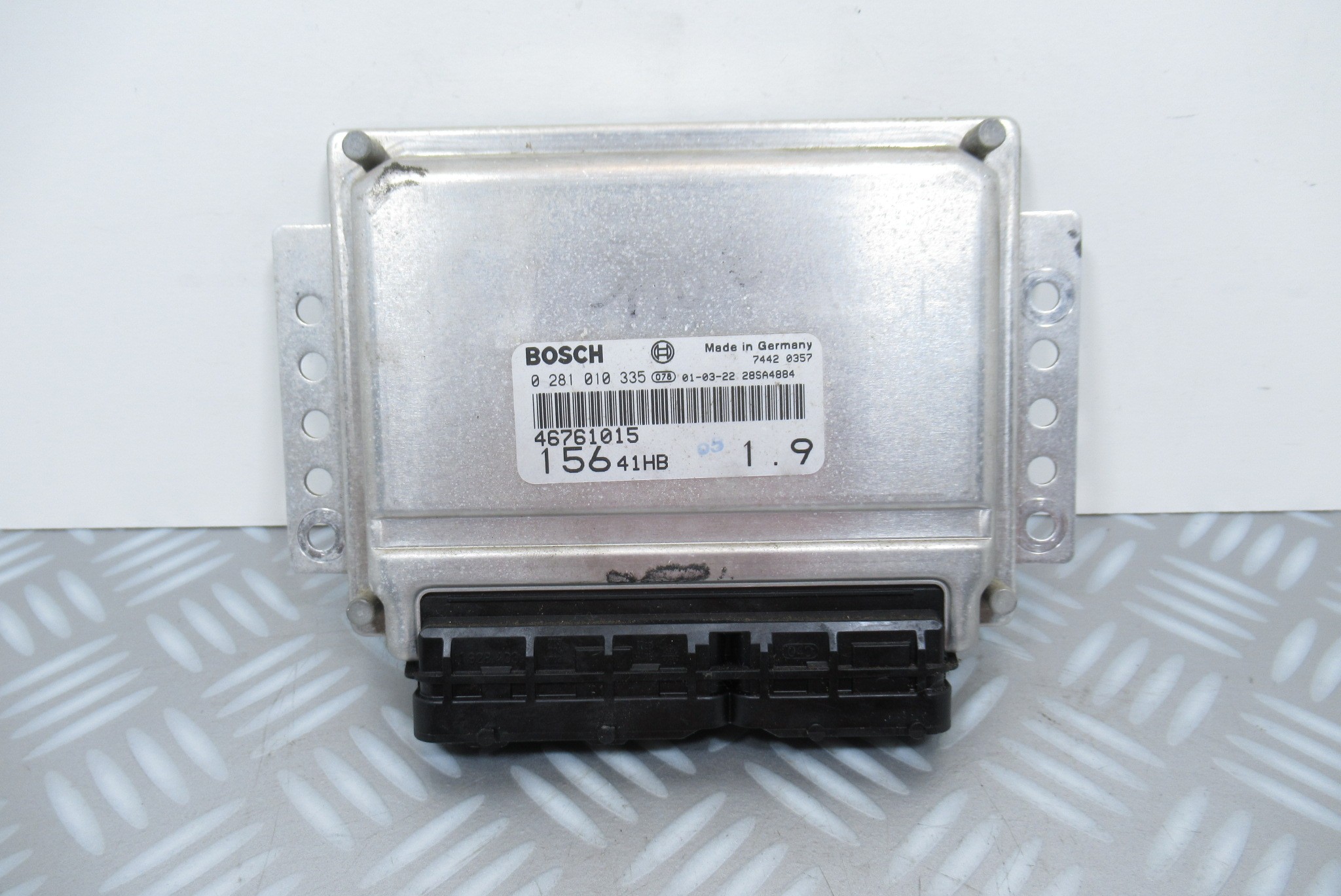 Calculateur moteur Bosch 0281010335 Alfa Romeo 156 1.9D