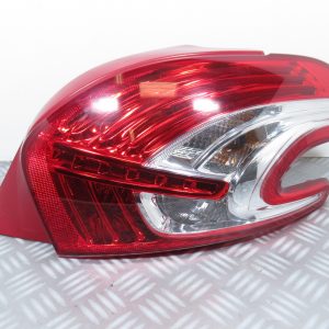 Feu arriere droit Peugeot 208 9672628380
