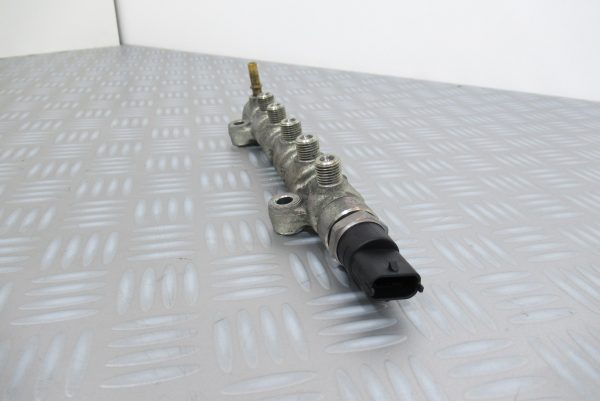 Rampe Injection Bosch Renault Master 2 2.5 DCI 120CV 0445214079 / 8200378703
