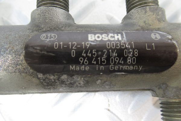 Rampe Injection Bosch Peugeot 307 1.4 HDI 0445214028 : 9641509480