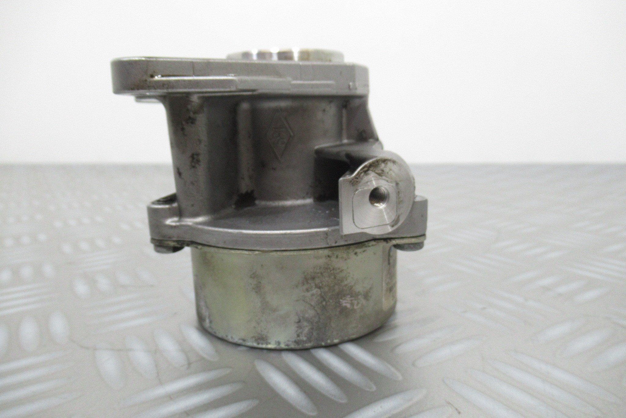 Pompe a vide Pierburg Renault Clio 3 1,5 DCI  7006730302 / 8201005306