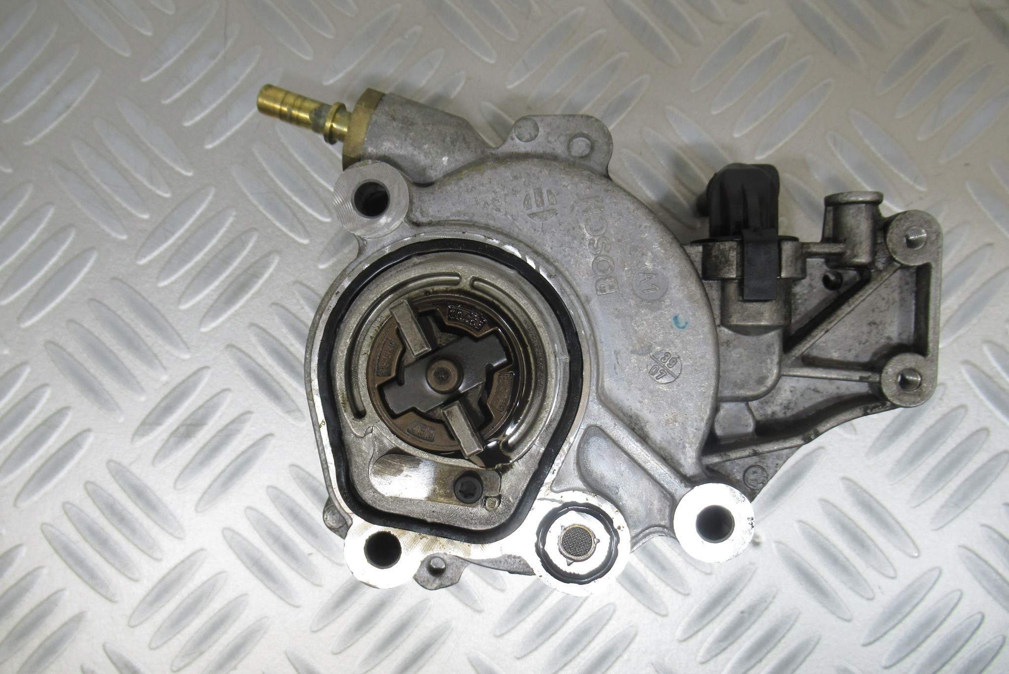 Pompe a vide Bosch Peugeot 4007 2,2 HDI  171-1A