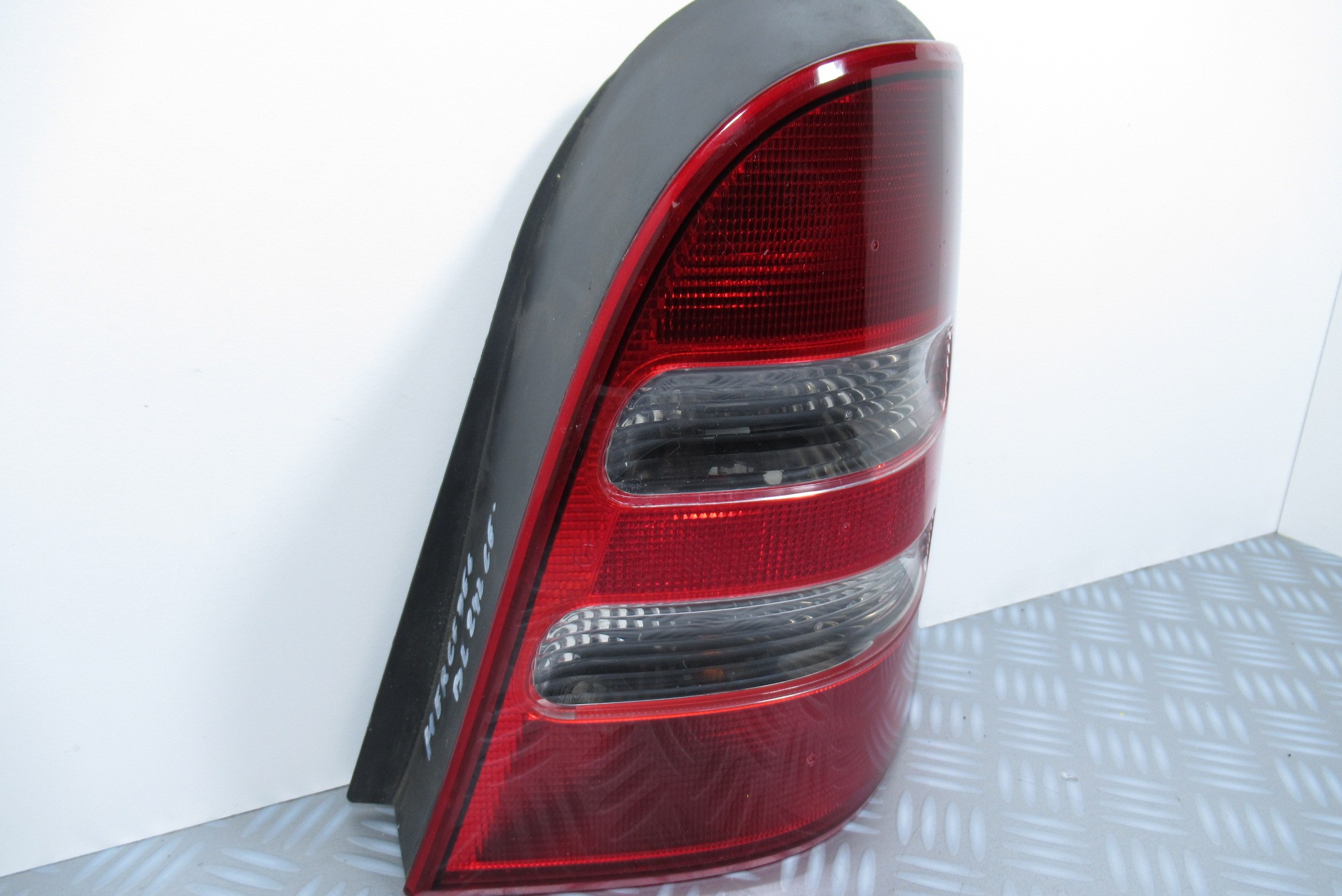 Feu arrière droit Mercedes Classe A (168)